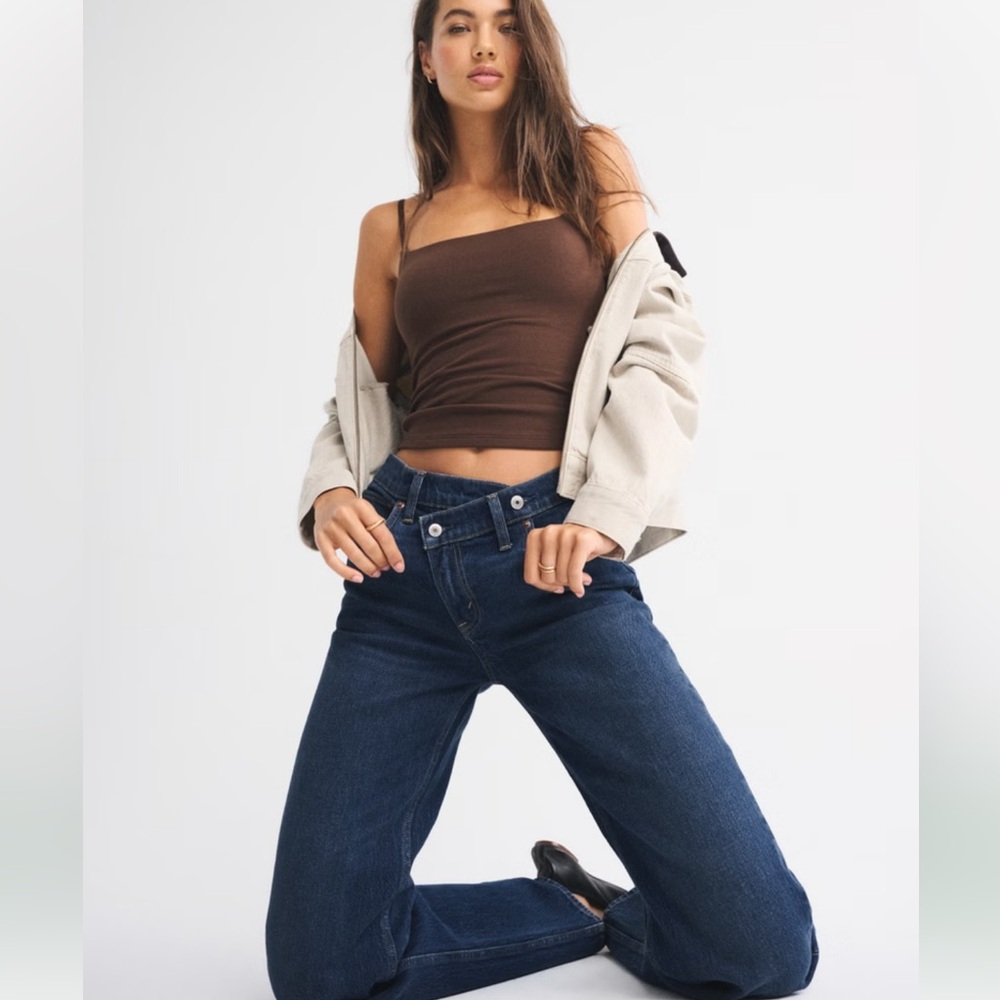 Abercrombie & Fitch High Rise 90’s Relaxed Dark Crossover Waistband size 28 NWT